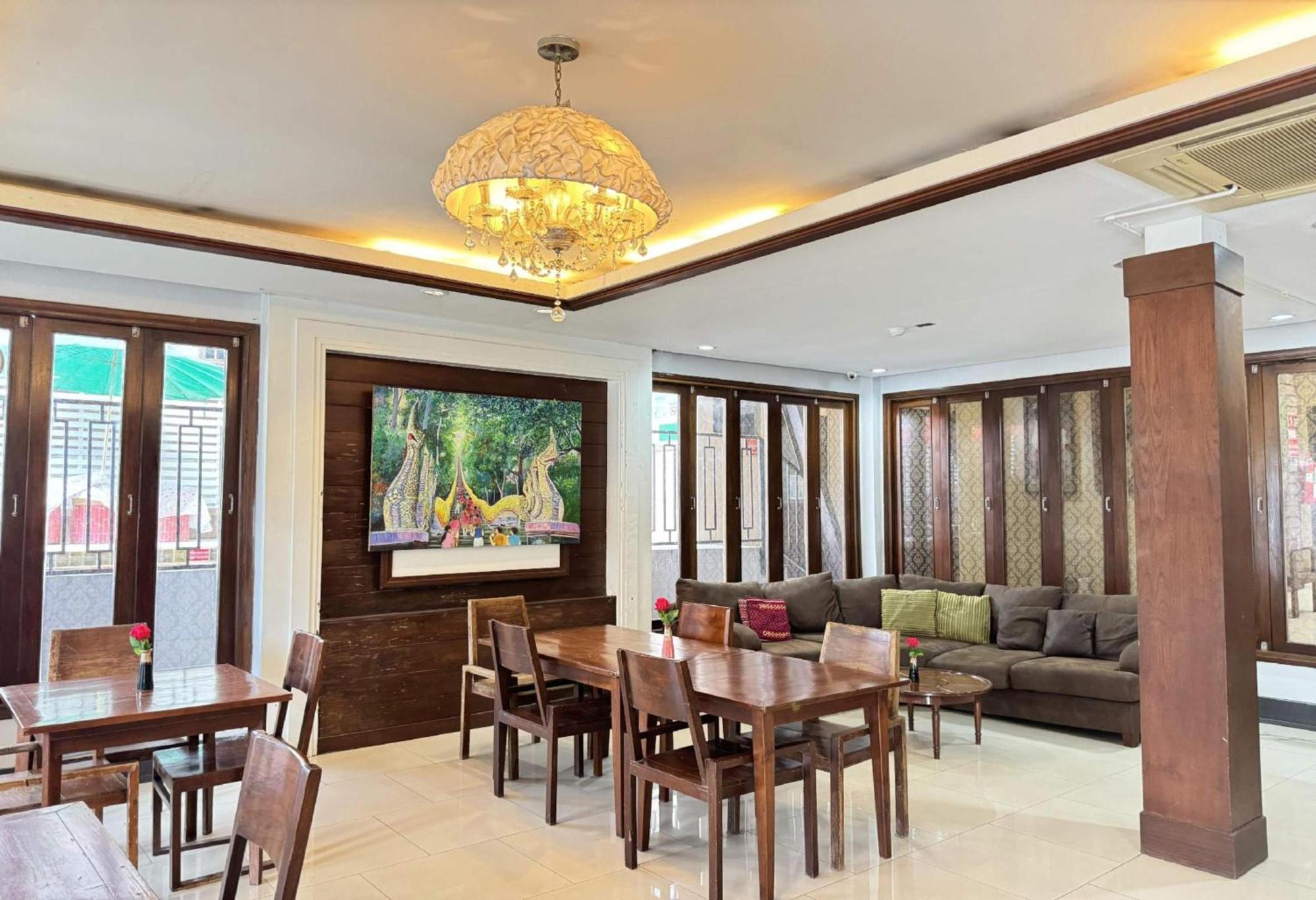 Collection O Bupamontra Chiangmai Hotel Chiang Mai Ngoại thất bức ảnh