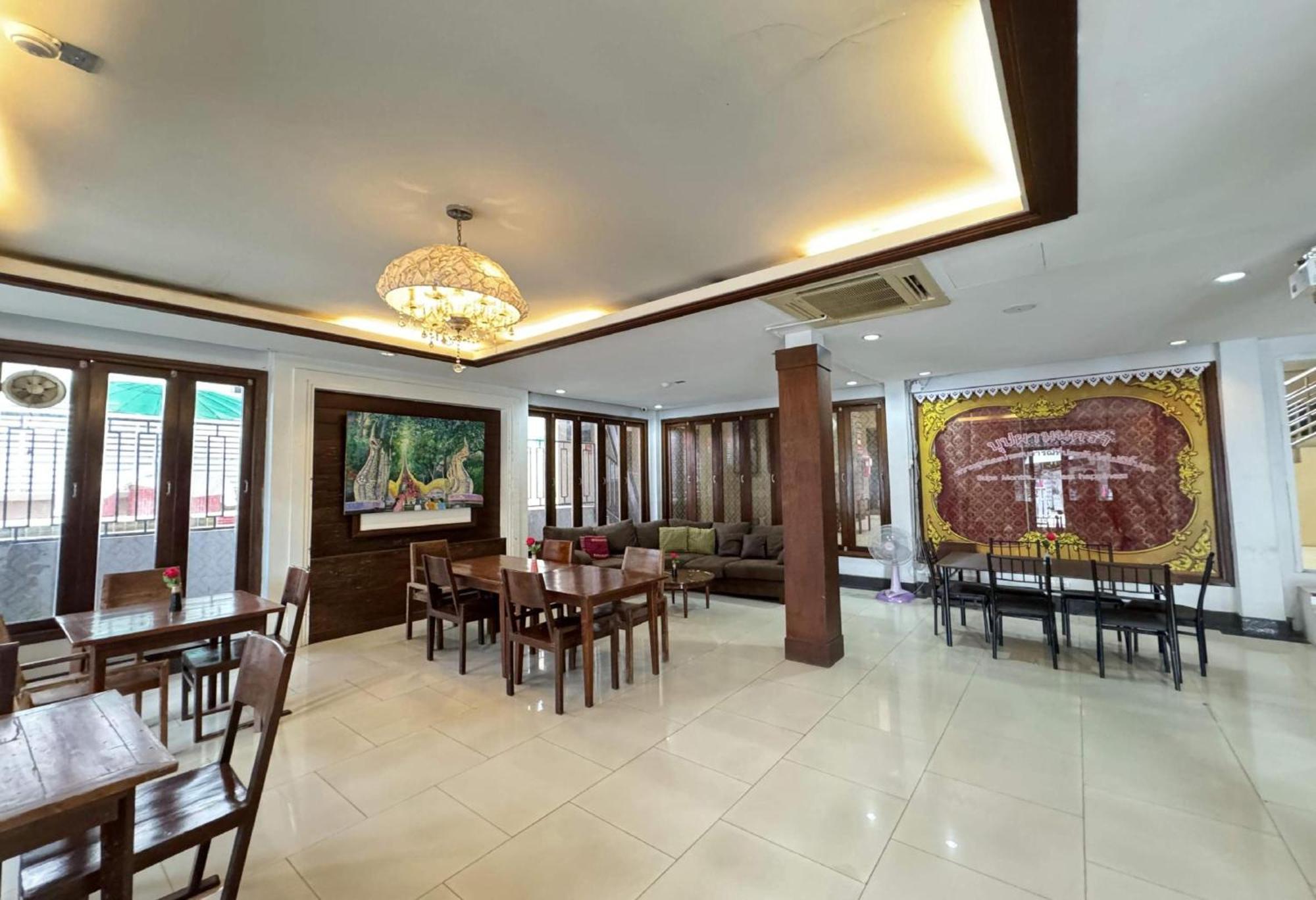 Collection O Bupamontra Chiangmai Hotel Chiang Mai Ngoại thất bức ảnh